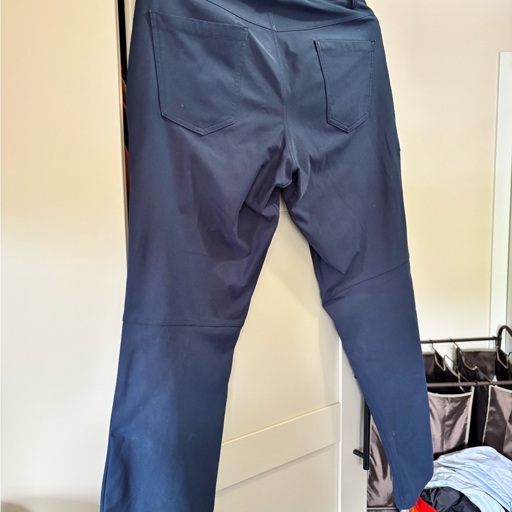 Lululemon Athletica Men’s ABC Classic Trousers in Navy Blue - Picture 2 of 3